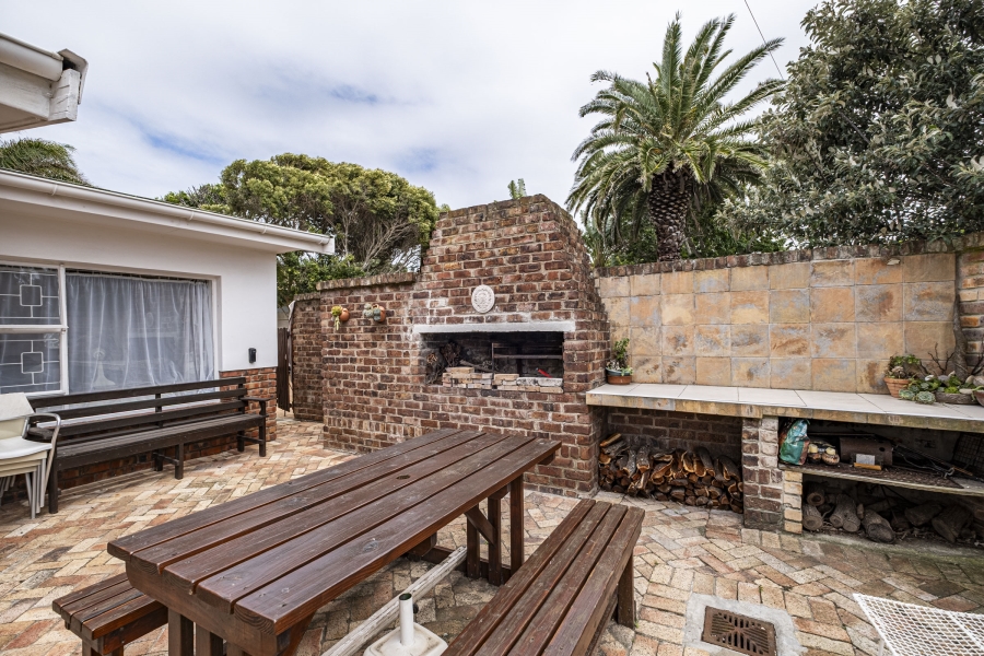 4 Bedroom Property for Sale in Summerstrand Eastern Cape